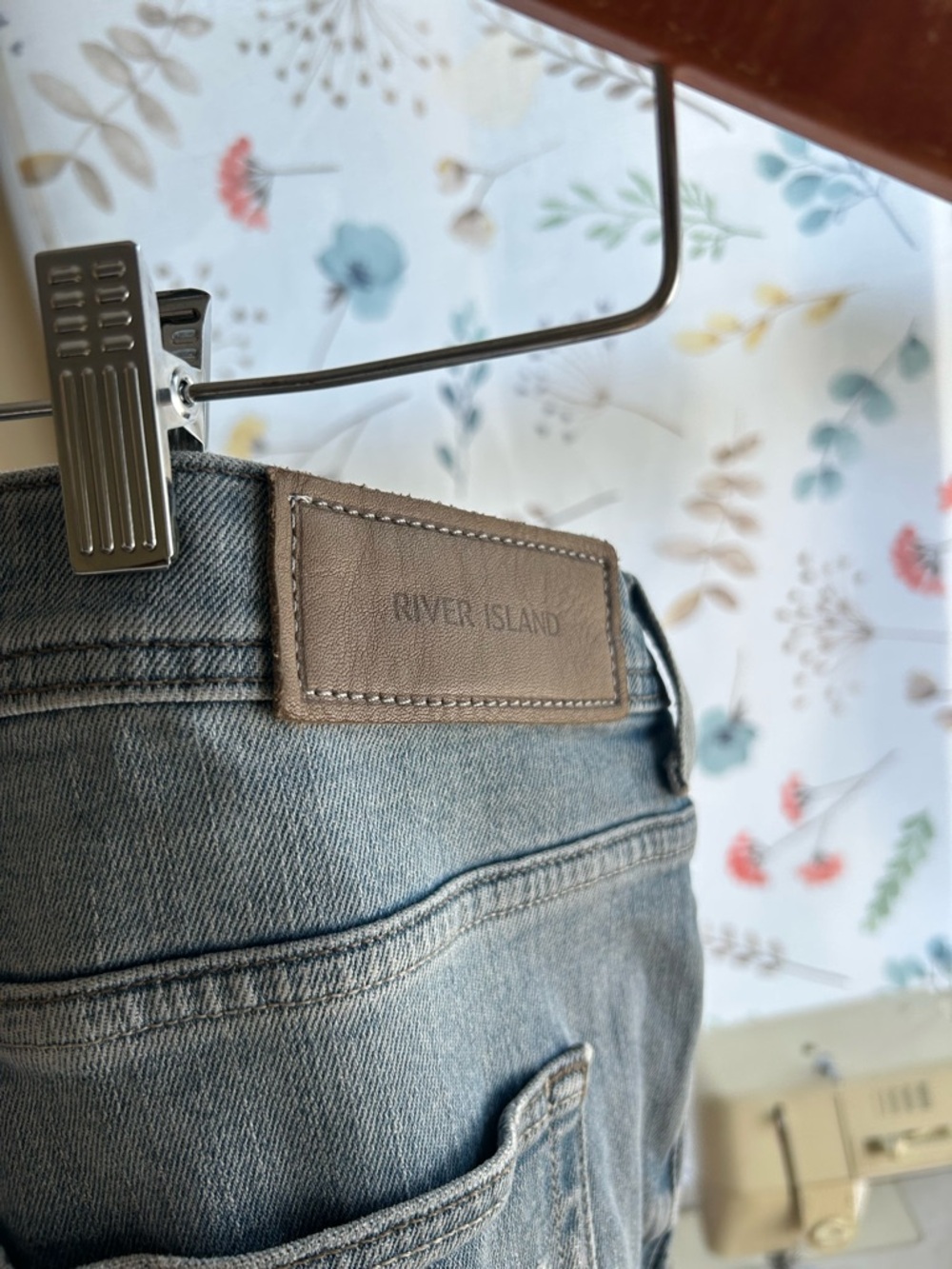 River Island Men's Straight Jeans in Faded Gray with Distress - Picture 3 of 4